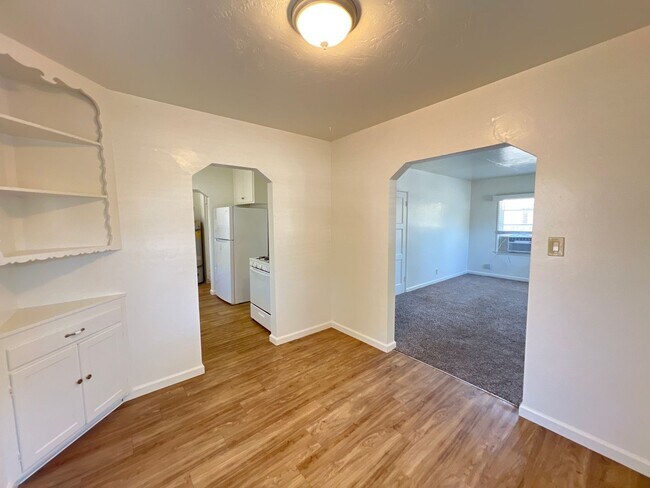 Building Photo - 2912 Sunset Ave