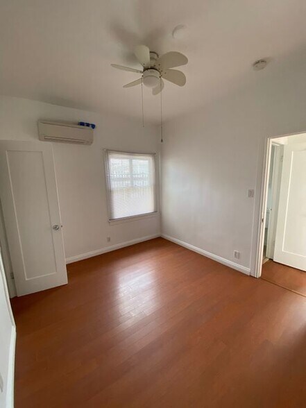 Building Photo - University Court