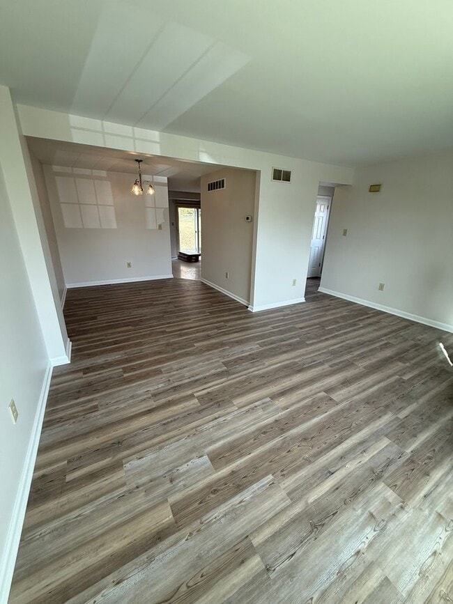 Building Photo - Collegeville 3 Bed / 1.5 Bath Twin Home