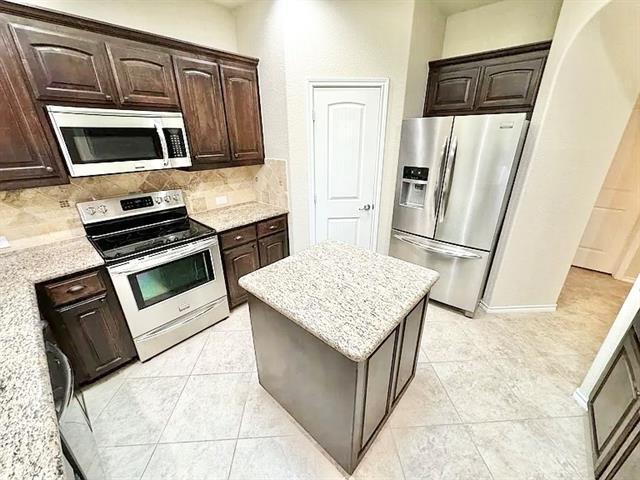 Building Photo - 3020 Tamarack Ln