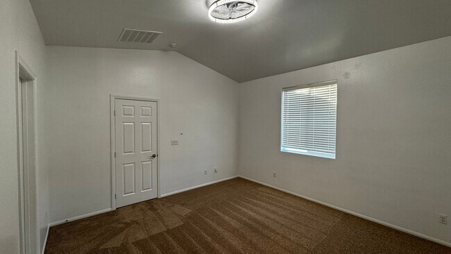 Building Photo - NW 3 BDRM Plus Loft