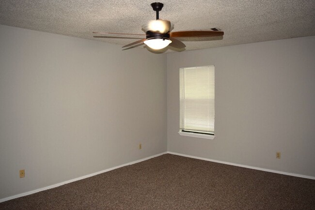 Building Photo - 121 Perth Ct