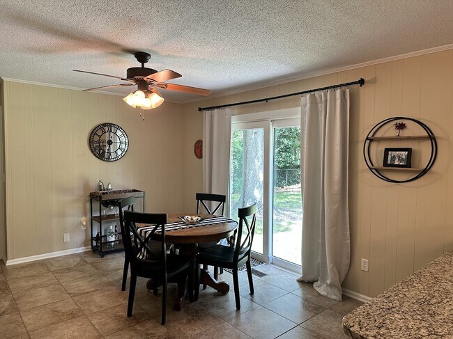 Building Photo - 2204 N Dallerton Cir