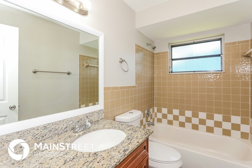 Building Photo - 4977 SW 11th Pl