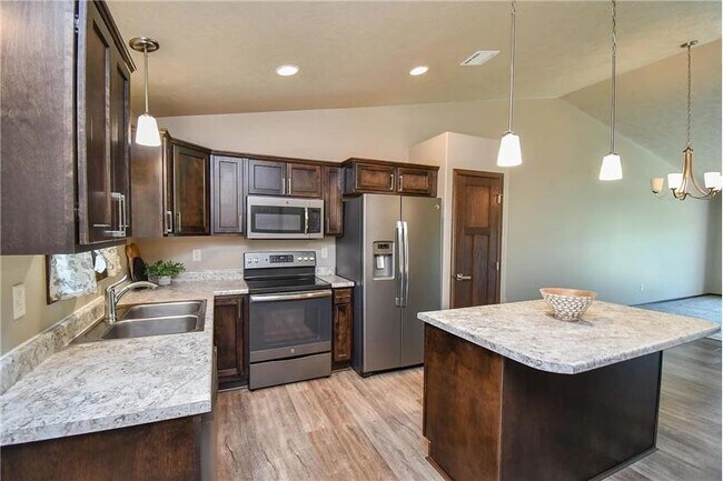 Building Photo - 2428 E Meadowside Pl