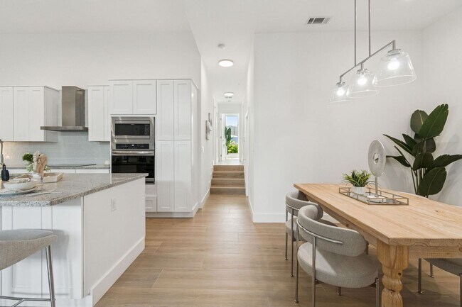 Building Photo - 1343 4th St