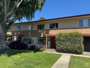 Building Photo - Located in Marina Gardens, great location!...