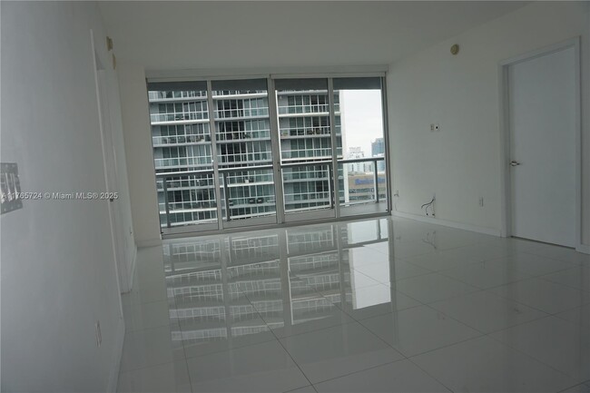 Building Photo - 475 Brickell Ave