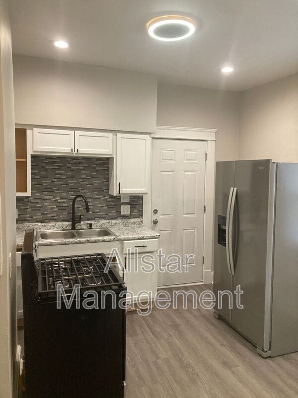 Building Photo - 521 E 109th St