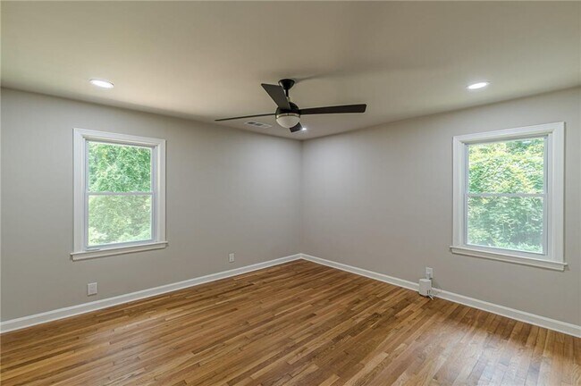 Building Photo - 1624 Dodson Dr SW