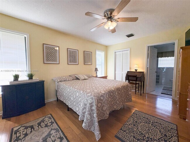 Building Photo - 730 Daffodil Dr