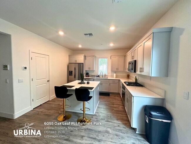 Building Photo - 6055 Oak Leaf Pl