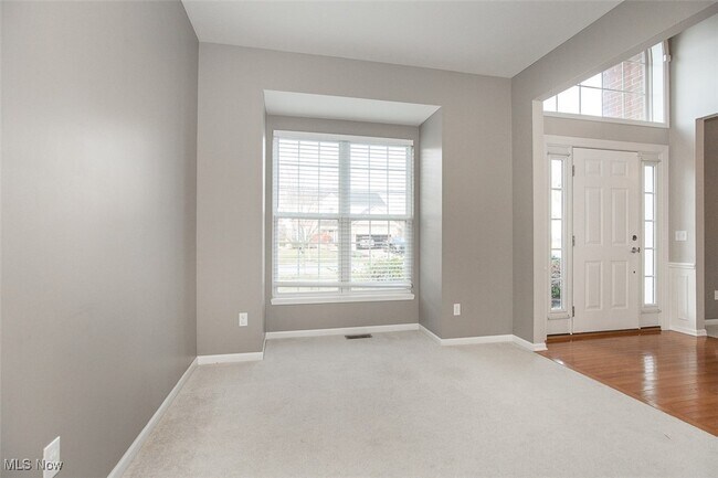 Building Photo - 2553 Seton Dr