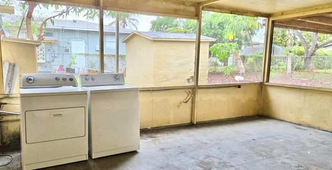 Building Photo - 2325 Johnson St