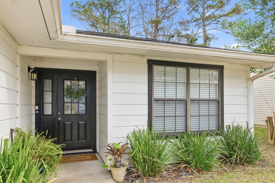 Building Photo - 3235 Mound Dr
