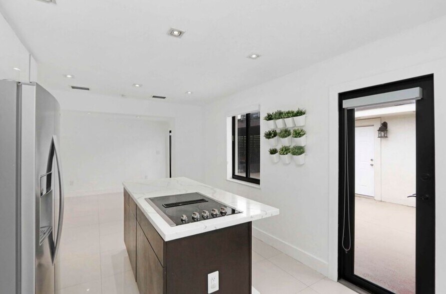 Building Photo - 16930 NW 54th Ave