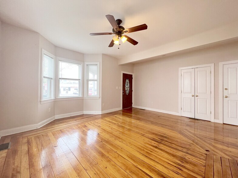 Building Photo - 1040 Hyde Park Ave