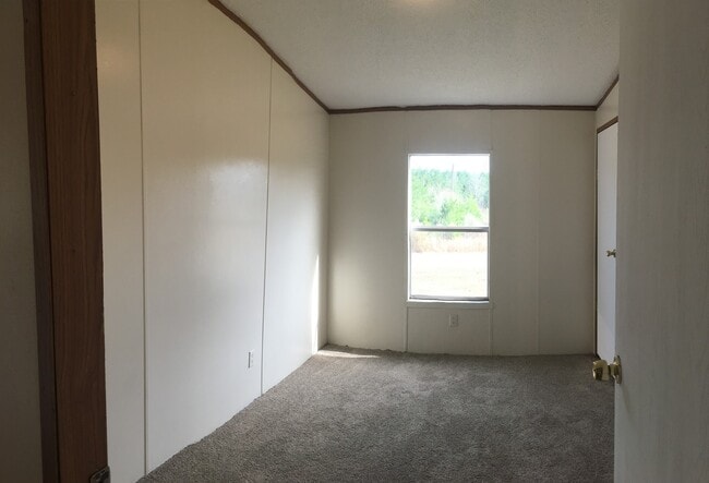 Building Photo - Newly remodeled 3 BDR / 2 BA Home