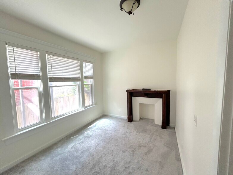 Building Photo - 437 Stoddart Ave