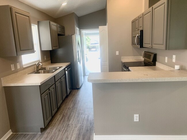 Building Photo - FOR RENT!!! BEAUTIFUL AND UPDATED 3 BED 2 ...
