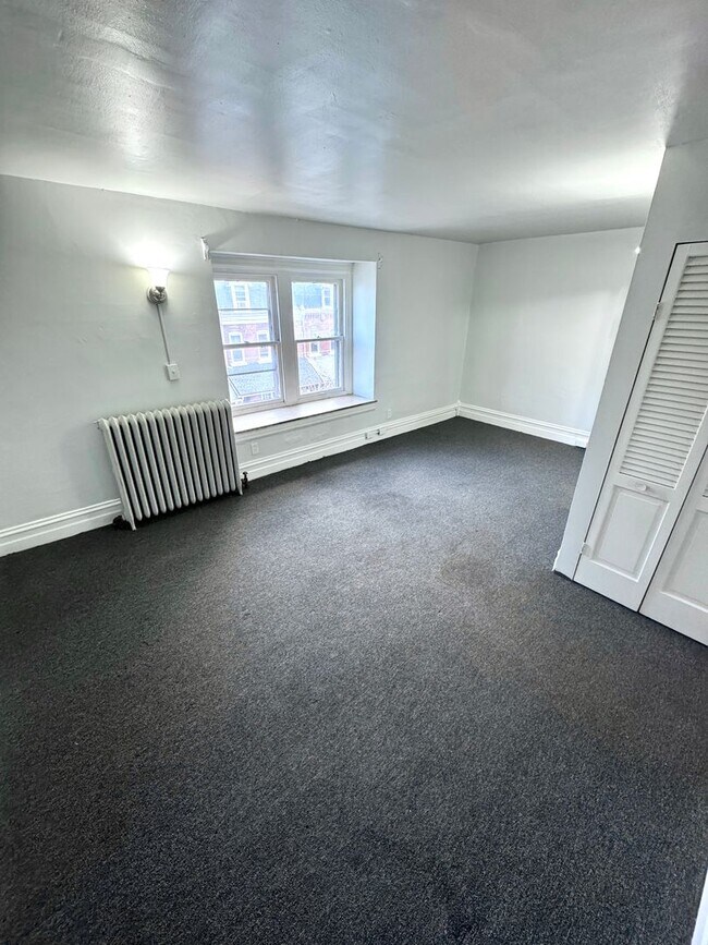 Building Photo - 136 N 10th St