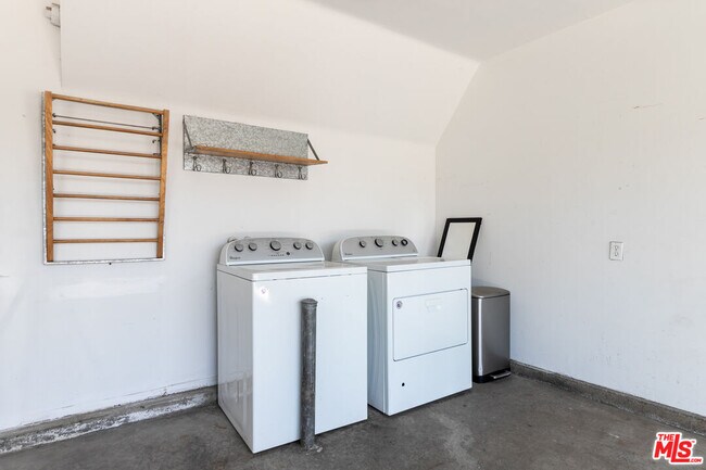 Building Photo - 441 N Ditman Ave