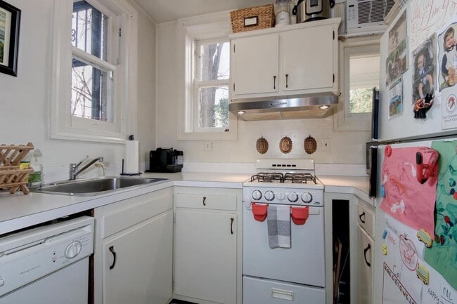 Building Photo - 1622 1/2 29th St NW