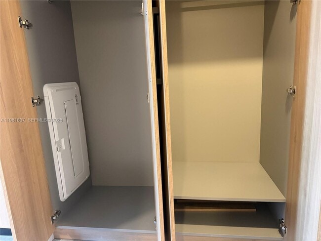 Building Photo - 121 NE 5th St