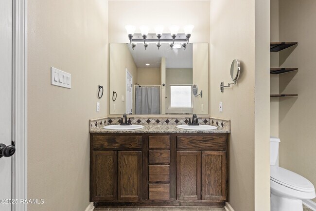 Building Photo - 307 Flanders Ridge Dr