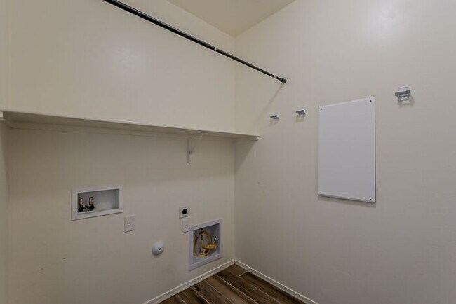 Building Photo - Modern 4 Bed Tucson Rental with Spacious K...