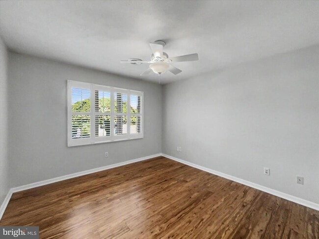 Building Photo - 330 Parkwood Dr