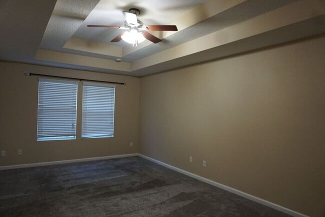 Building Photo - 3 Bedroom 2.5 Bathroom Townhome Near Mill ...