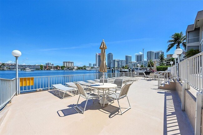 Building Photo - 300 Golden Isles Dr