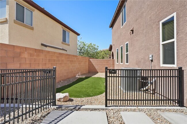 Building Photo - 9304 Golden Lad Ave