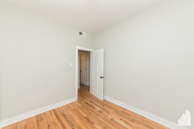 Building Photo - 3 bedroom in Chicago IL 60657