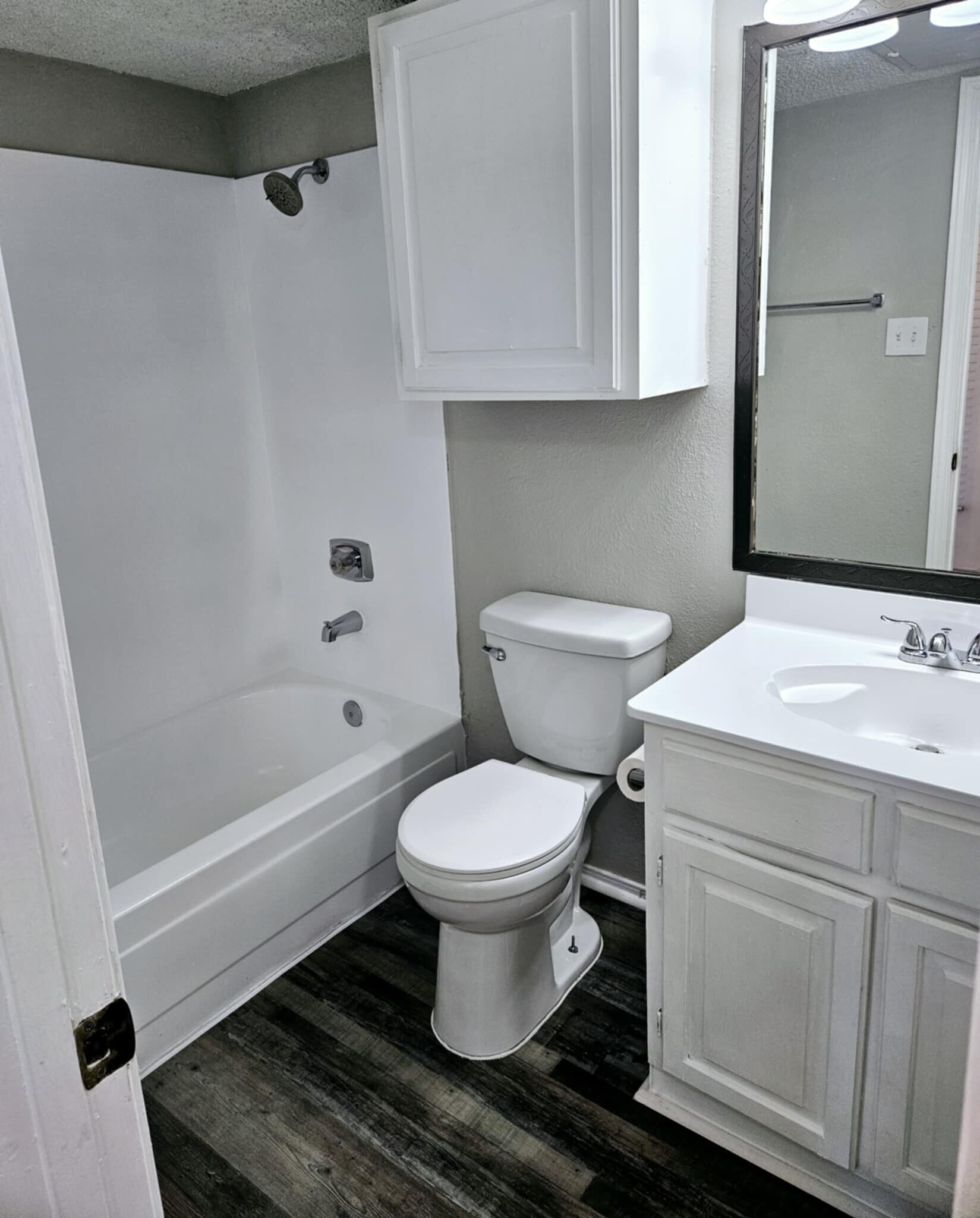 Building Photo - 3406 Country Club Dr W