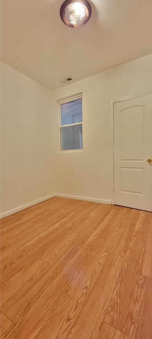 Building Photo - 1361 N Wells St