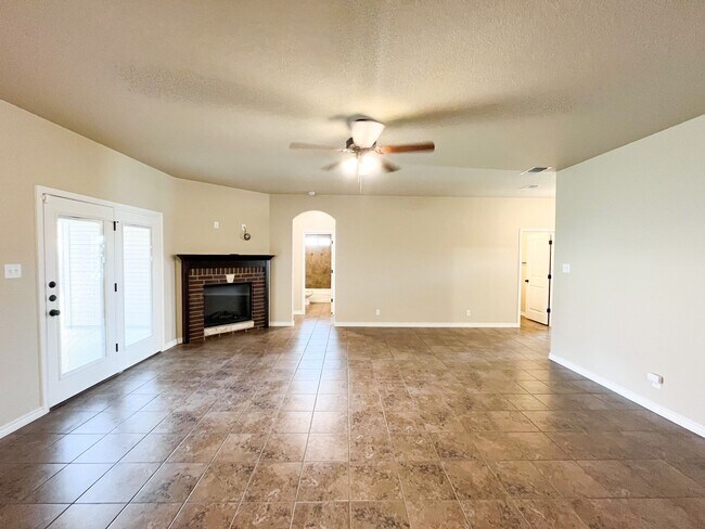 Building Photo - Available 7/11/2025 Beautiful 1 story, 5 b...