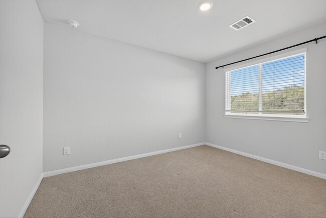 Building Photo - 1409 Mount Bassie Trl