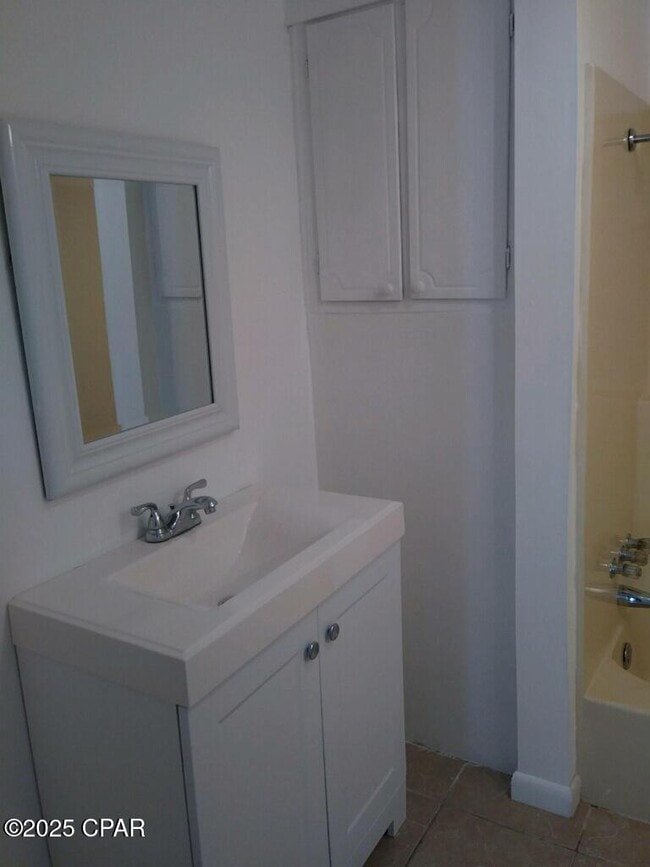 Building Photo - 5120 E 11th St