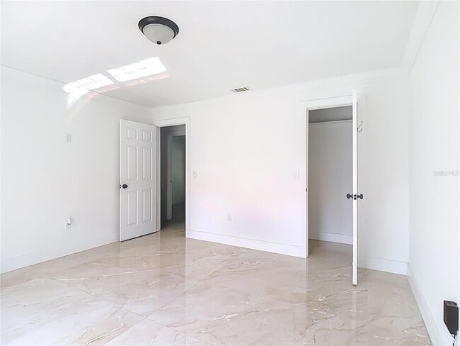 Building Photo - 201 Valencia Dr