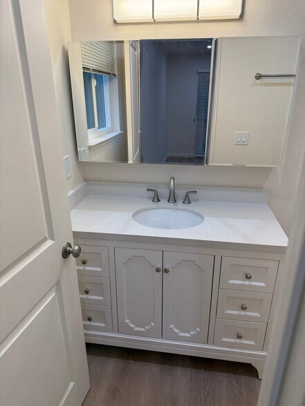 Building Photo - 1677 Canary Dr