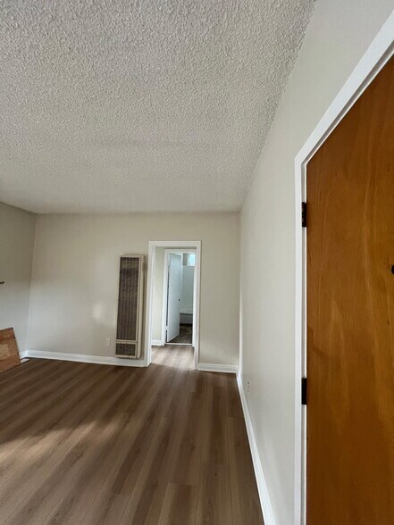 Building Photo - 626 E Chevy Chase Dr
