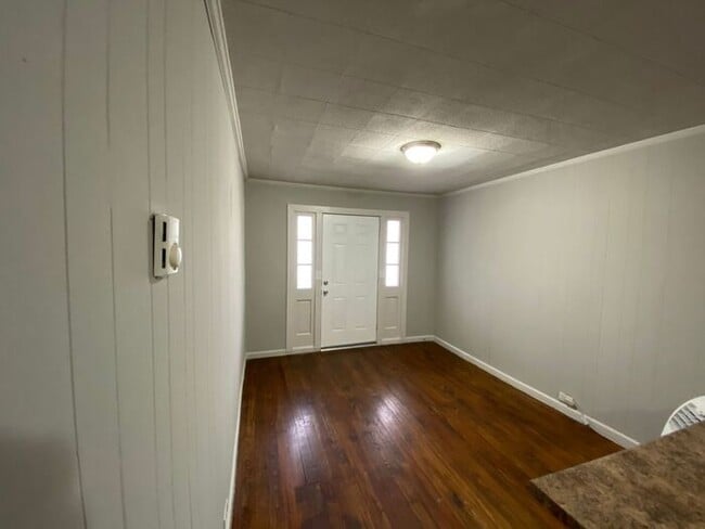 Building Photo - The Perfect 1 Bedroom is Ready For You!