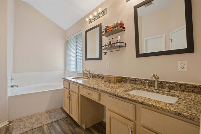 Building Photo - 1109 Red Ranch Cir