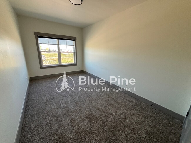 Building Photo - 5133 Beach Dr