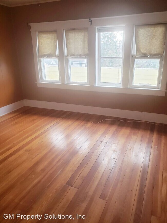 Building Photo - 3 br, 1.5 bath House - 515 S Spruce Street