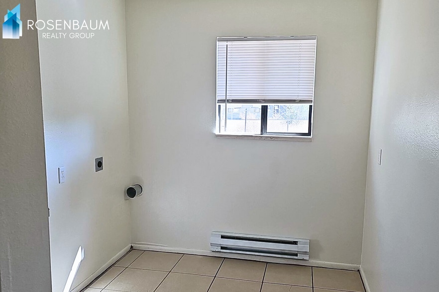 Building Photo - Charming 2-bedrooms, 1.5-baths home nestled in the heart of Prescott Valley!