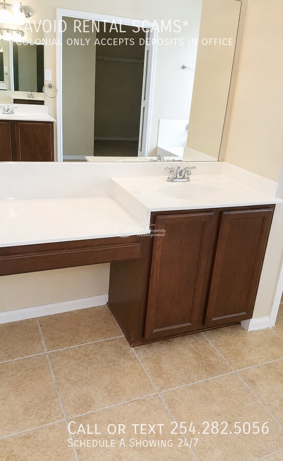 Building Photo - 711 Cattail Cir