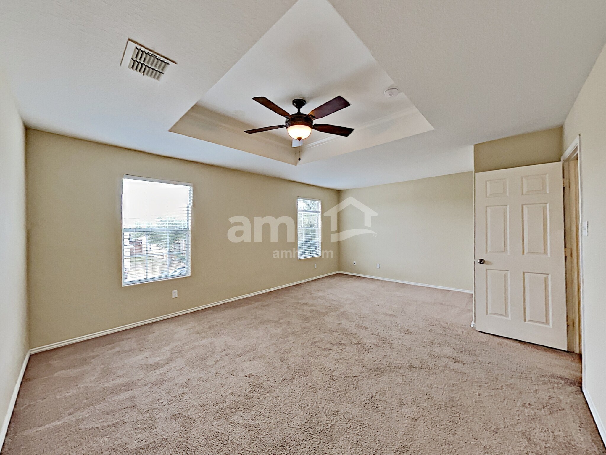 Building Photo - 9210 Pacific Maple